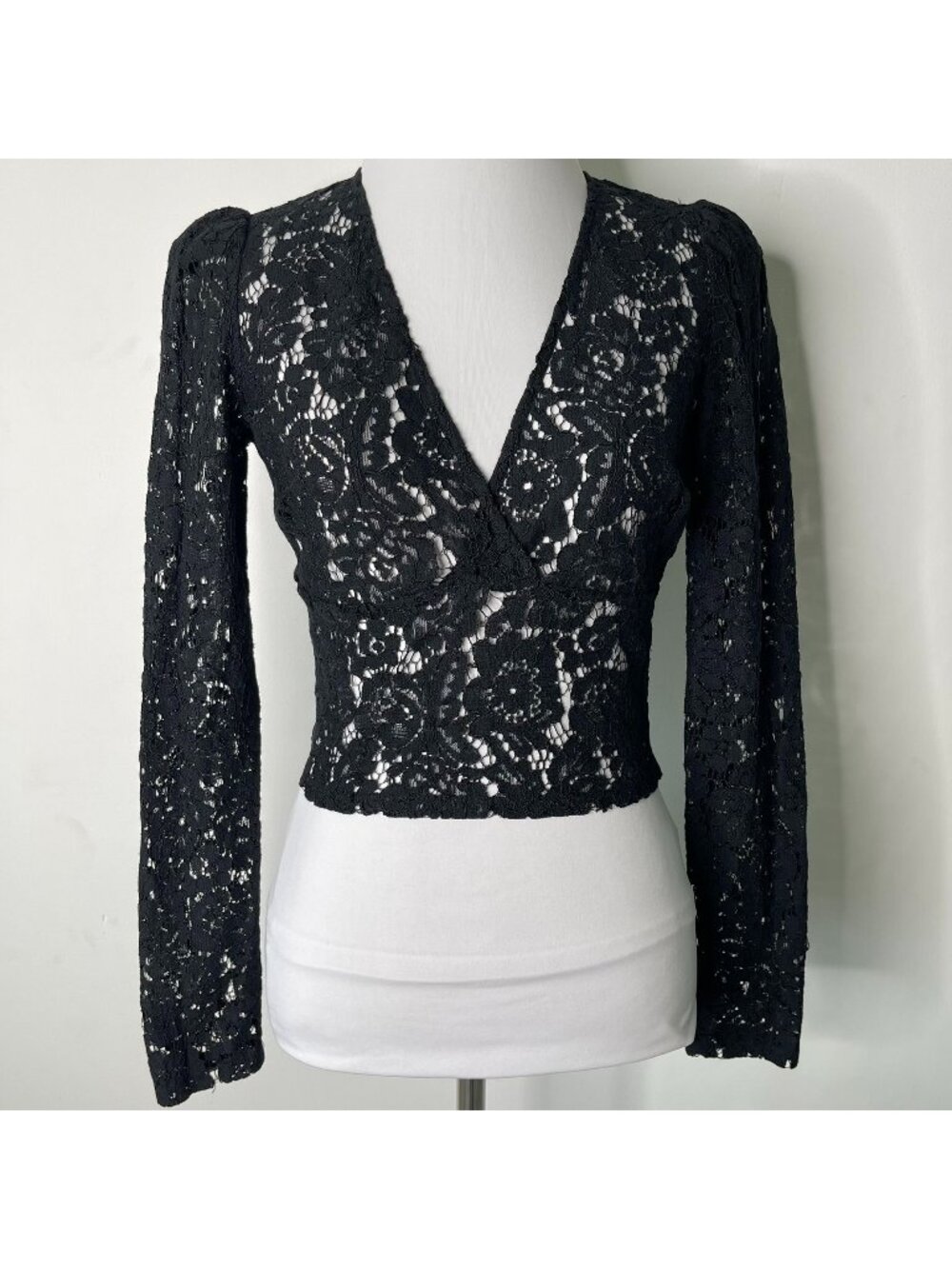 Reformation Black Lace Crop Blouse V-Neck Long Sleeve Top Size 6 Sheer Romantic